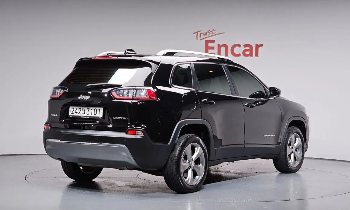 Jeep Cherokee — фото 2