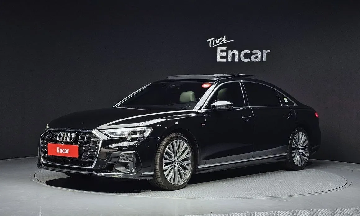 Audi A8 — фото 1
