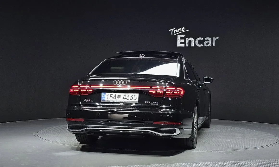 Audi A8 — фото 6