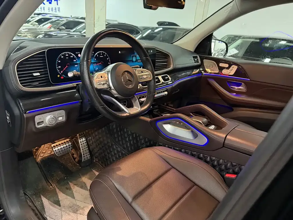 Mercedes-Benz GLS — фото 6