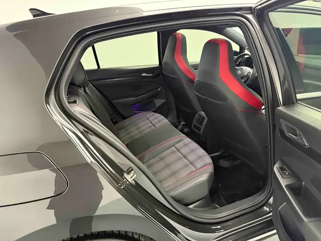 Volkswagen Golf GTI — фото 9