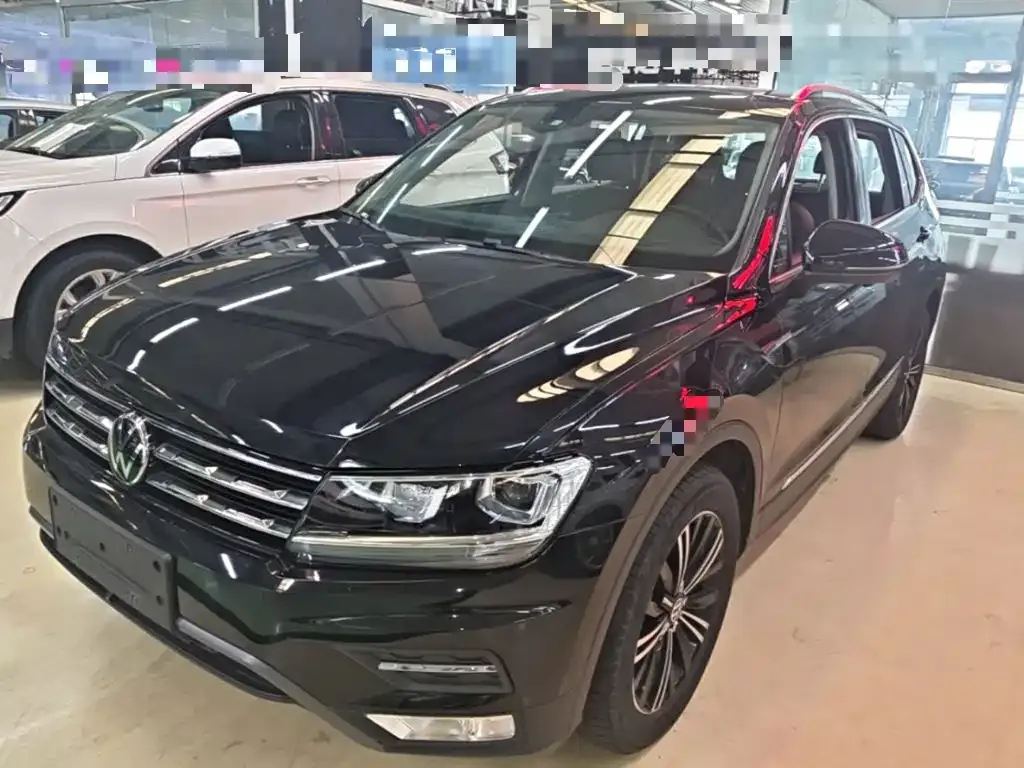 Volkswagen Tiguan L — фото 1