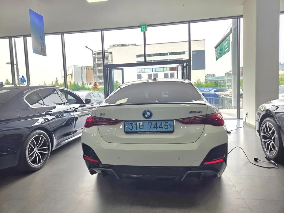 BMW i4 — фото 6