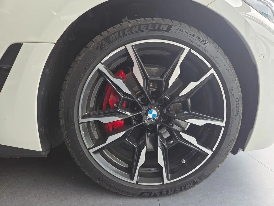 BMW i4 — фото 3