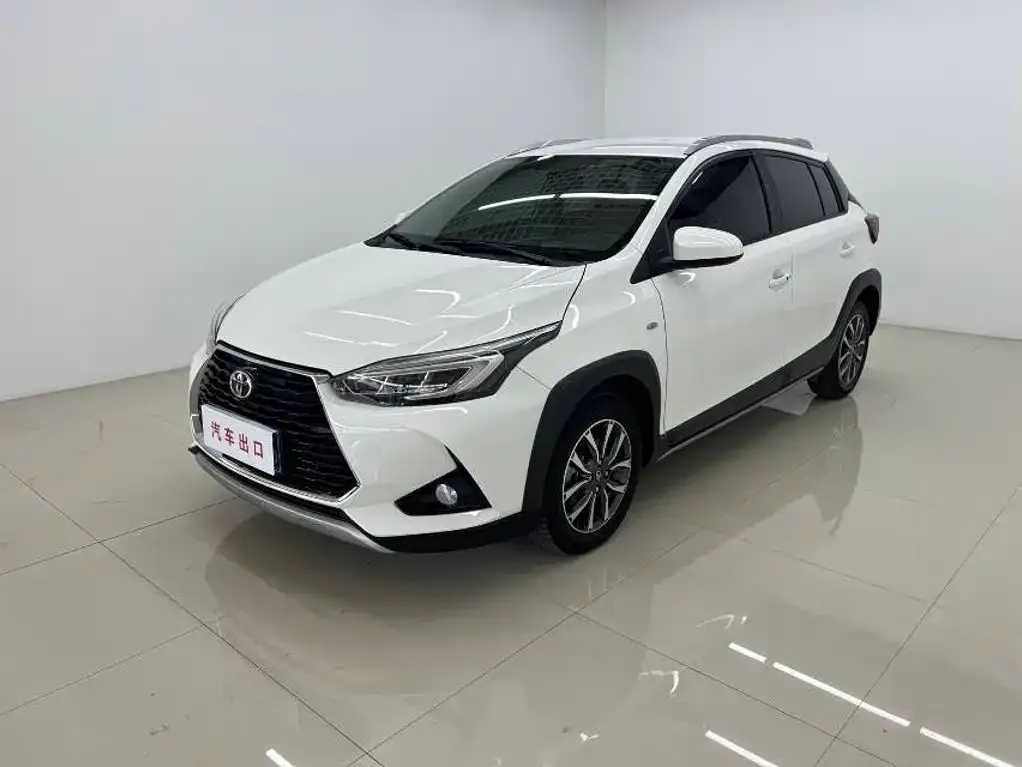 Toyota Yaris L — фото 1