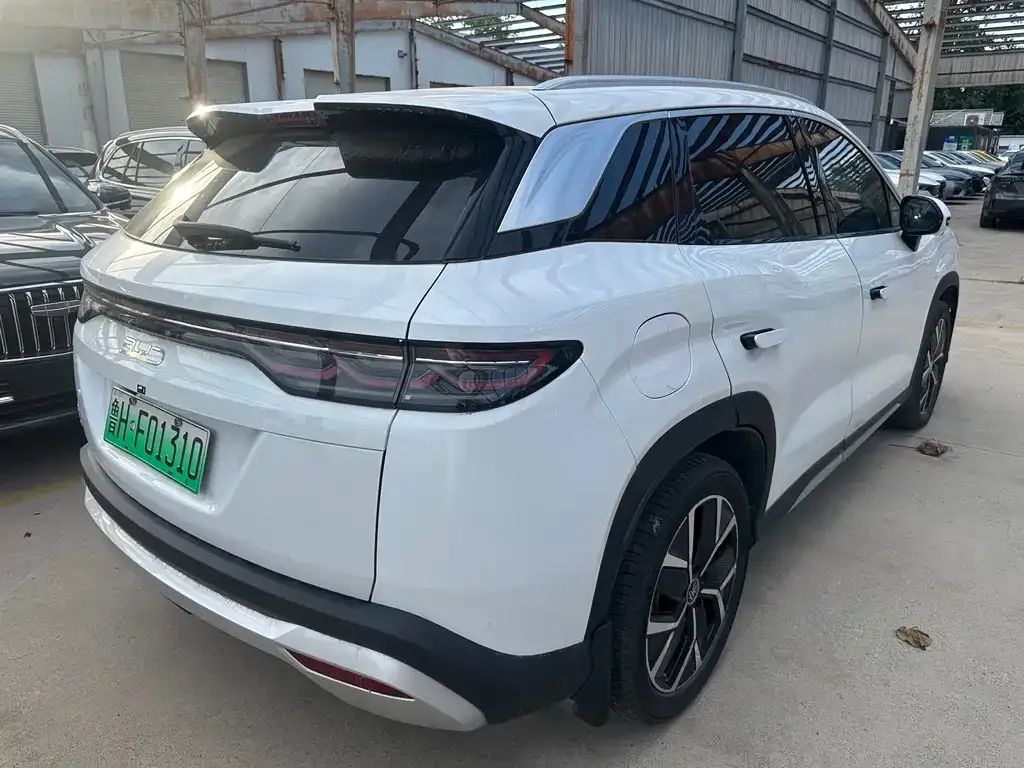 BYD L DM-i — фото 3