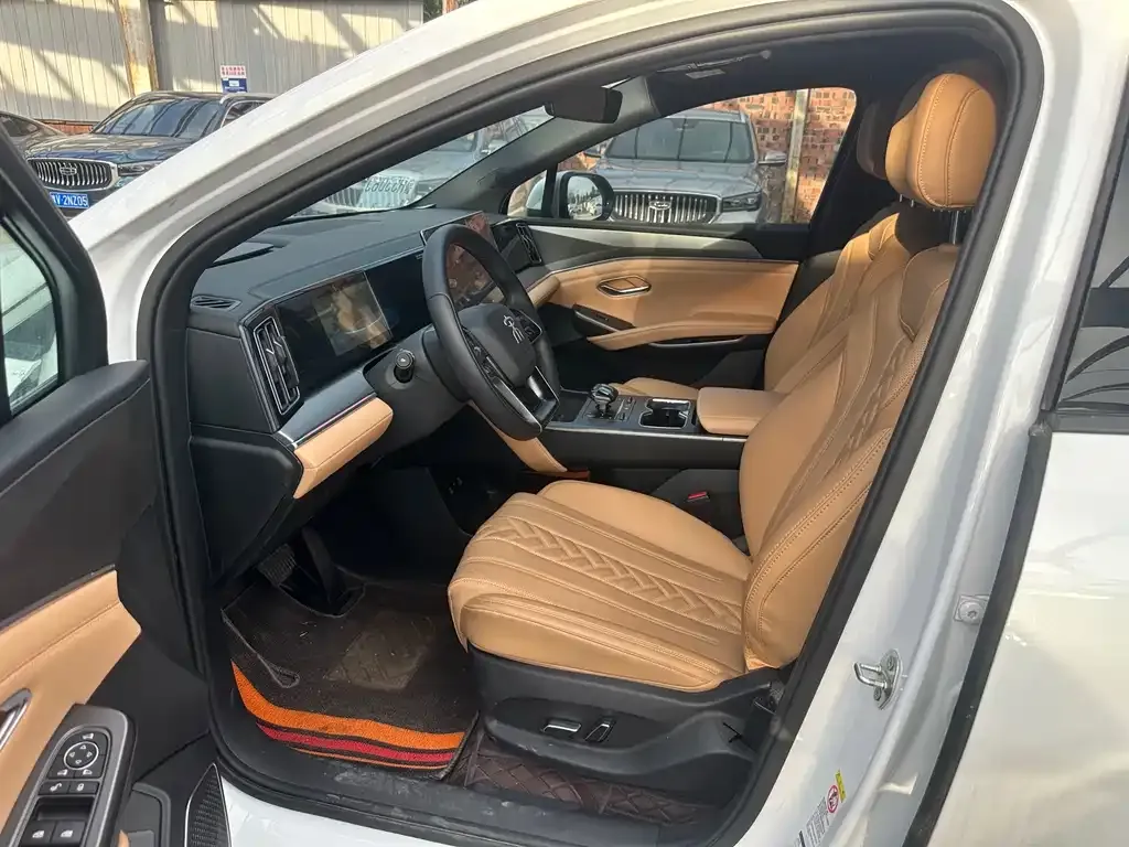 BYD L DM-i — фото 8