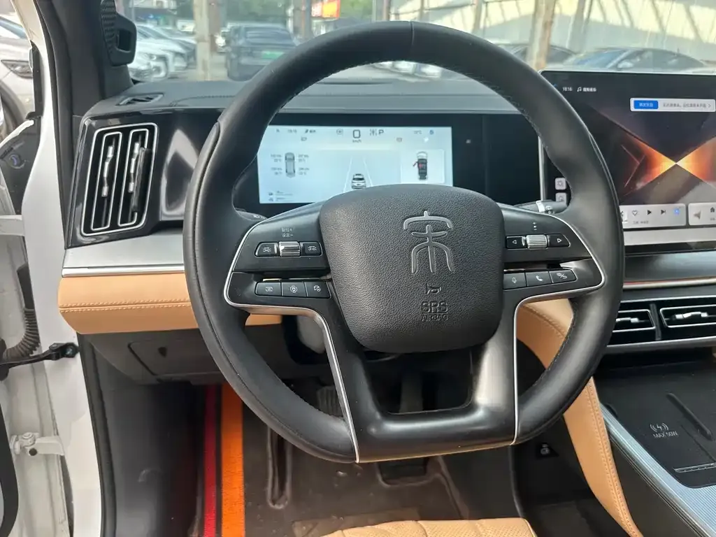 BYD L DM-i — фото 9