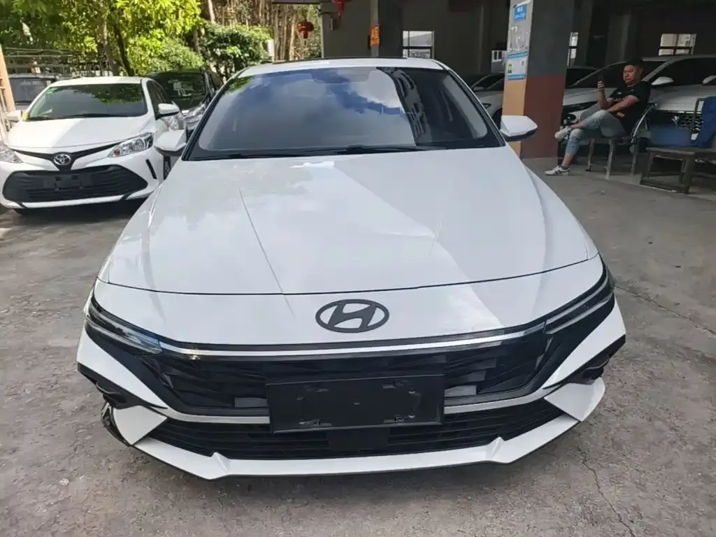 Hyundai Elantra — фото 7