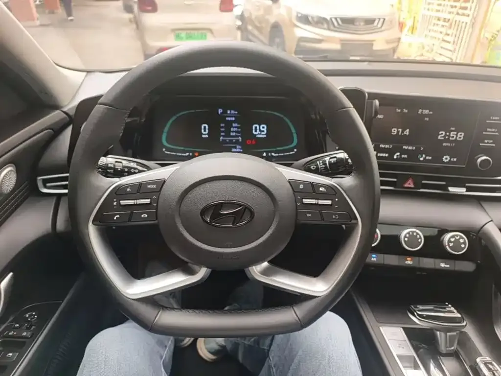 Hyundai Elantra — фото 4