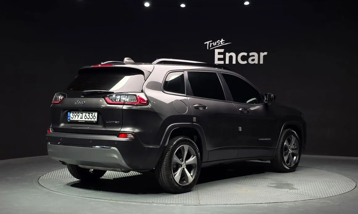 Jeep Cherokee — фото 2