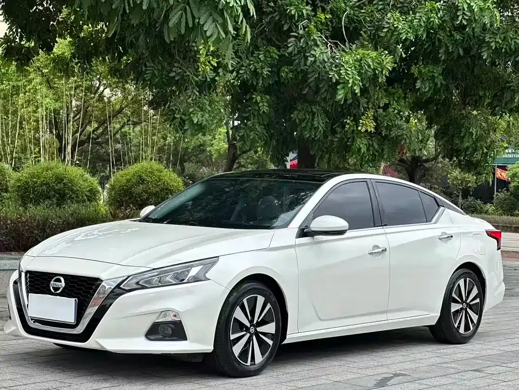 Nissan Teana — фото 1