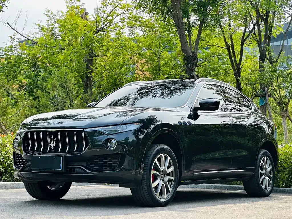 Maserati Levante — фото 1