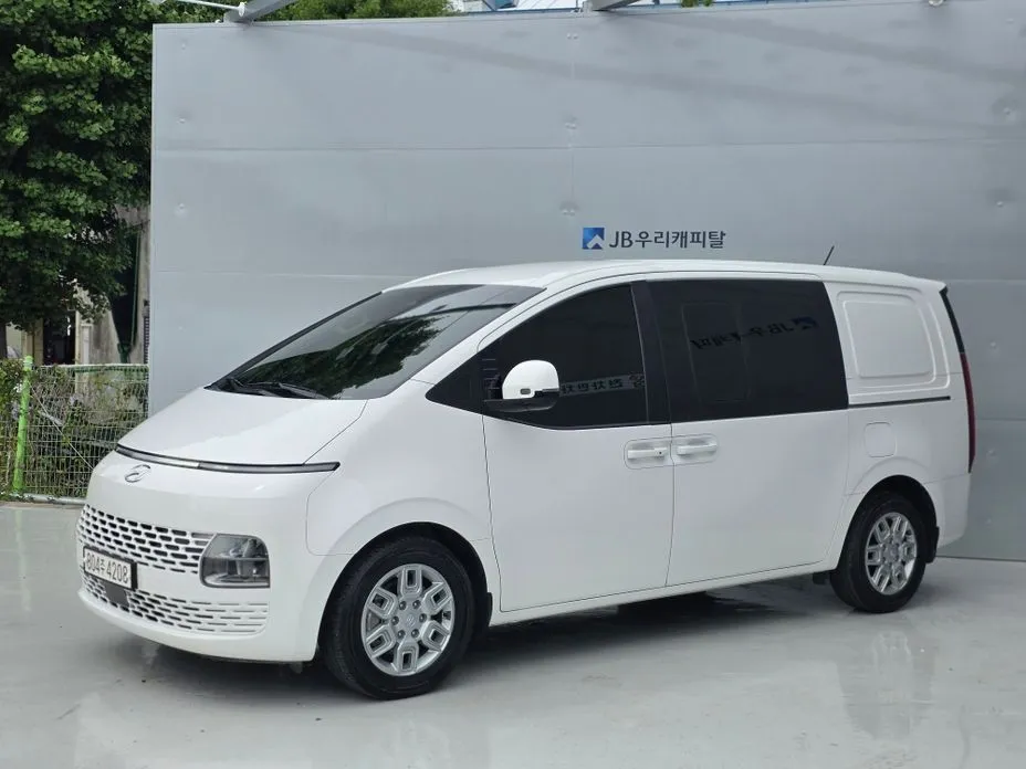 Hyundai Staria — фото 1