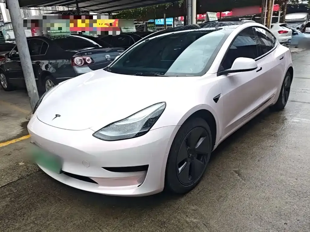 Tesla Model 3 — фото 1