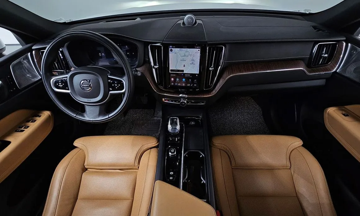 Volvo XC60 — фото 3