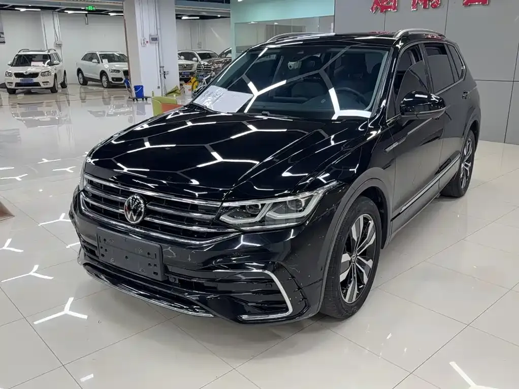 Volkswagen Tiguan L — фото 1