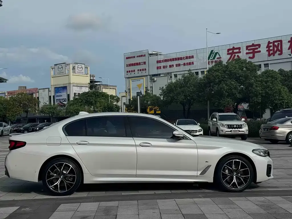 BMW 5 Series — фото 2