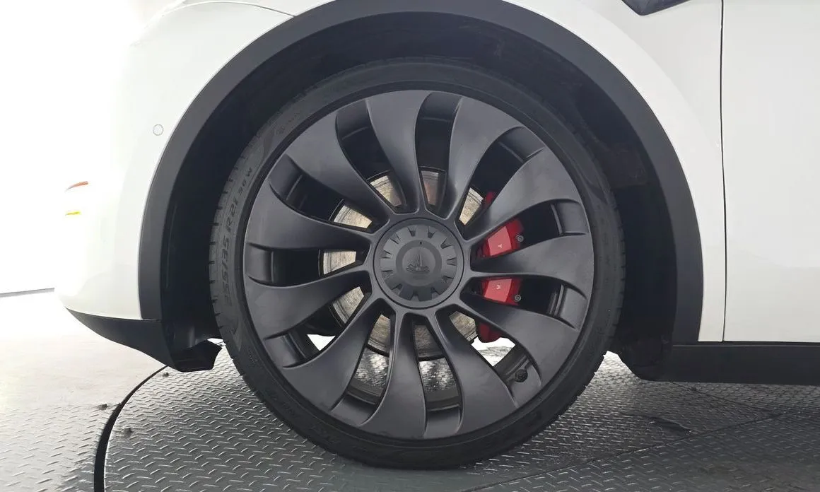 Tesla Model Y — фото 7