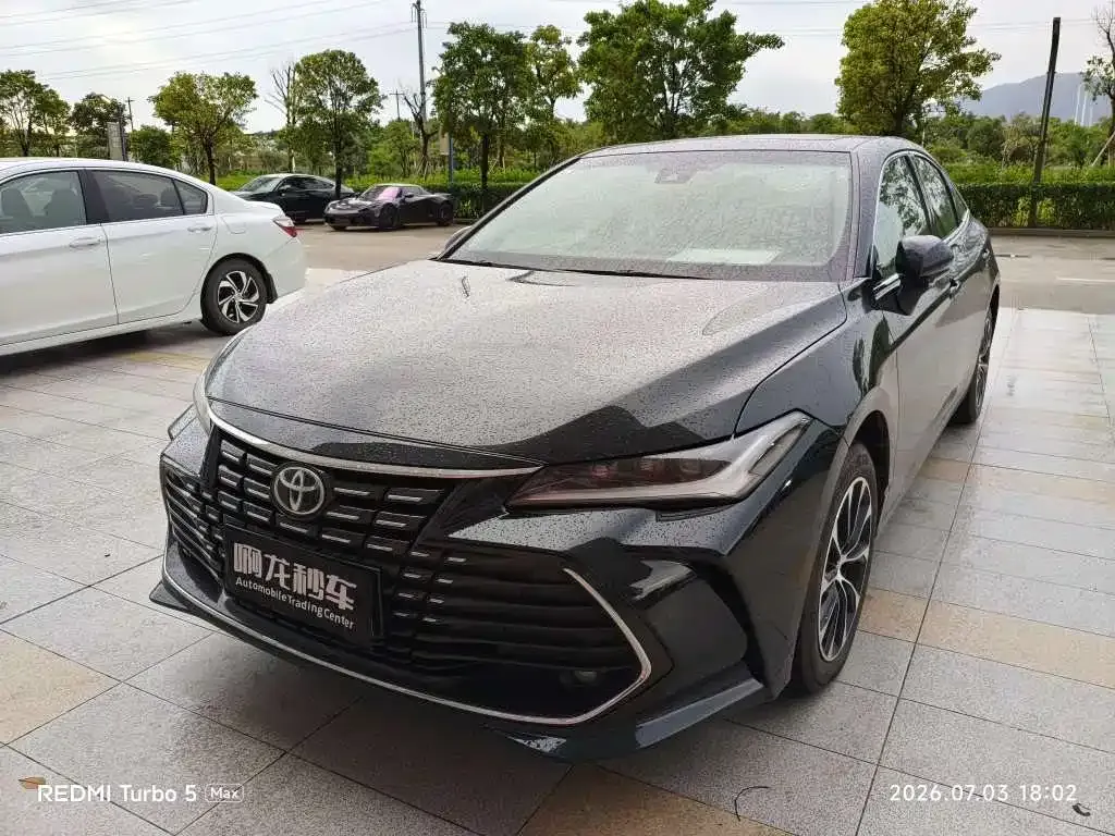 Toyota Avalon — фото 1