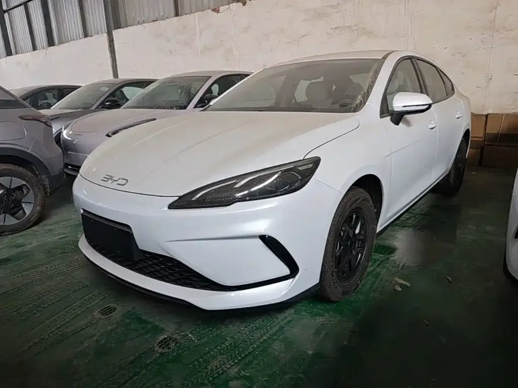 BYD Seal 05 DM-i — фото 8
