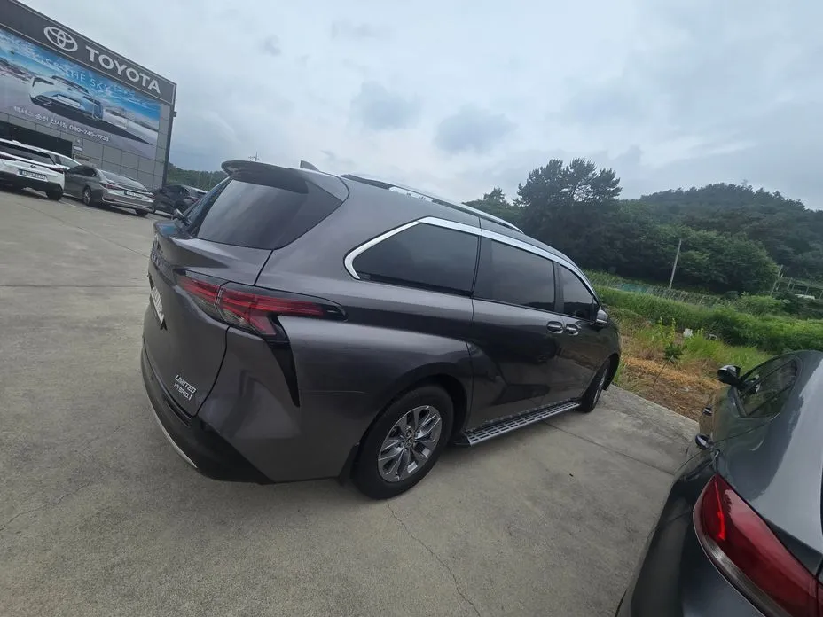 Toyota Sienna — фото 10