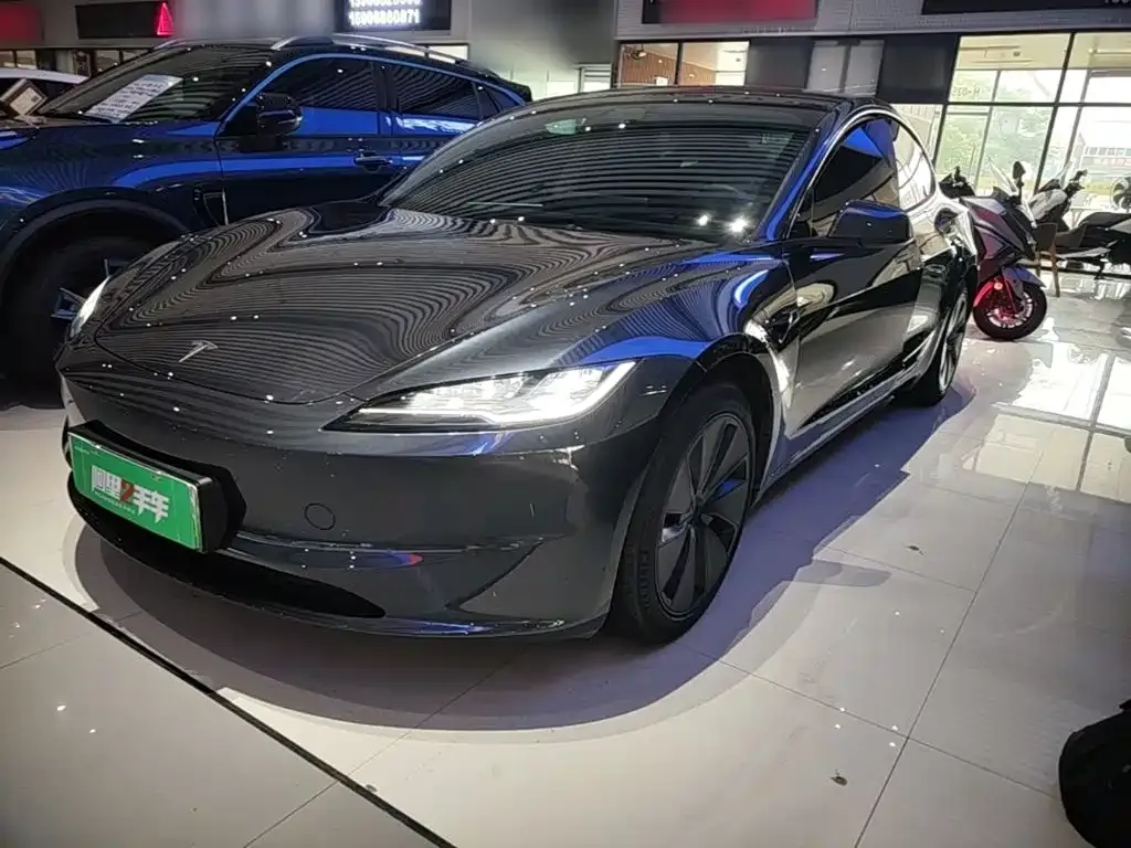 Tesla Model 3 — фото 1