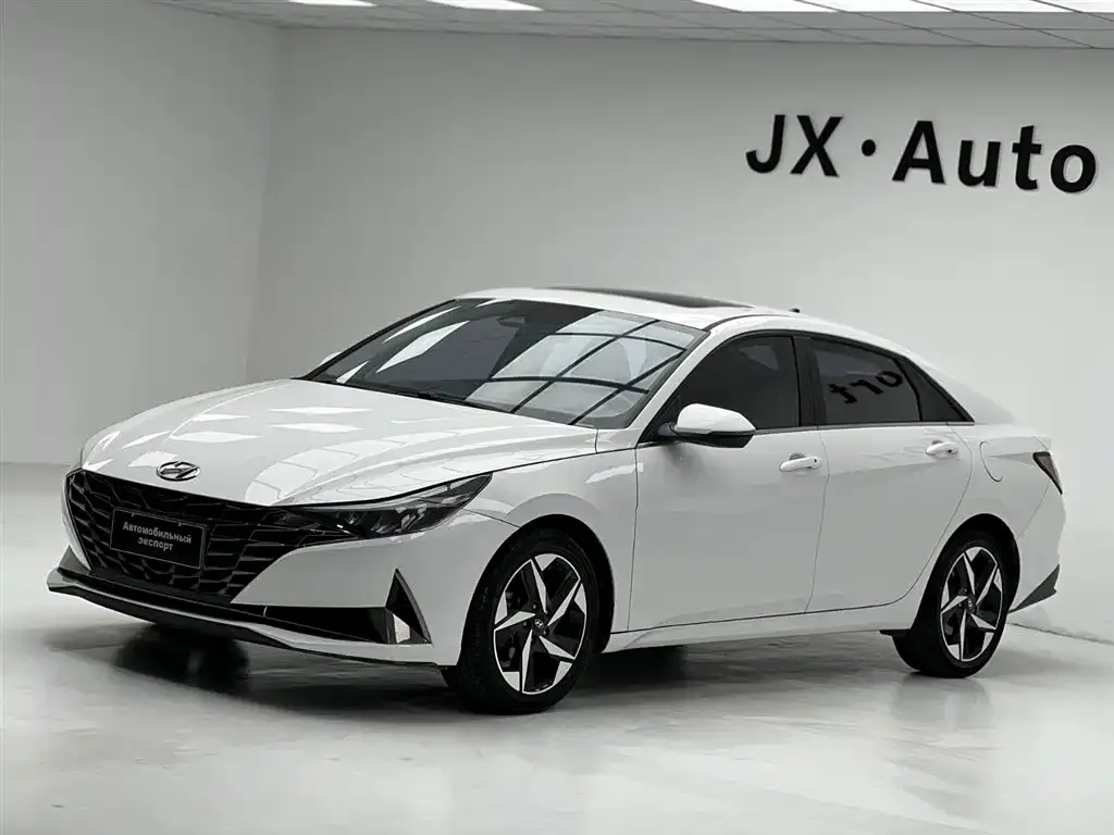 Hyundai Elantra — фото 1