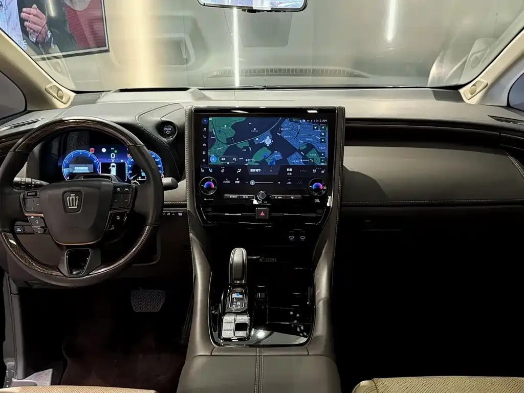 Toyota Vellfire — фото 3