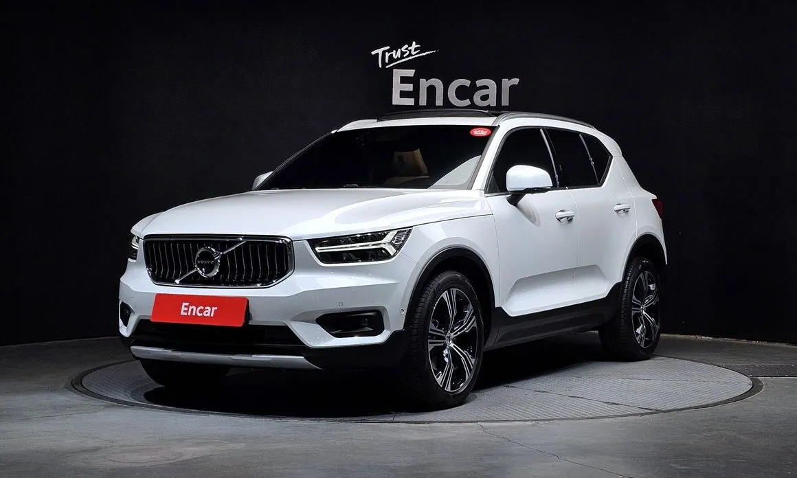 Volvo XC40 — фото 1