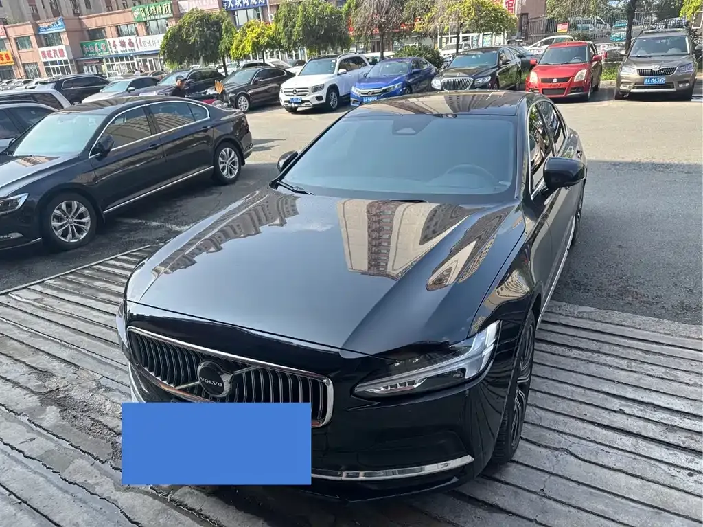 Volvo S90 — фото 1