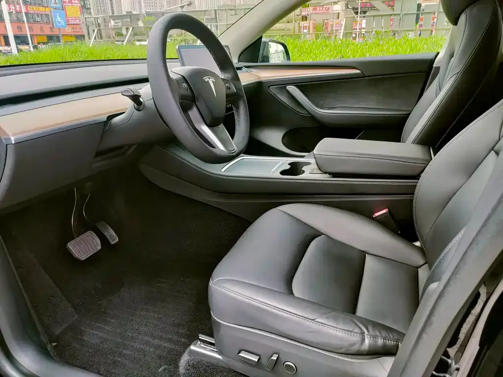 Tesla Model Y — фото 3