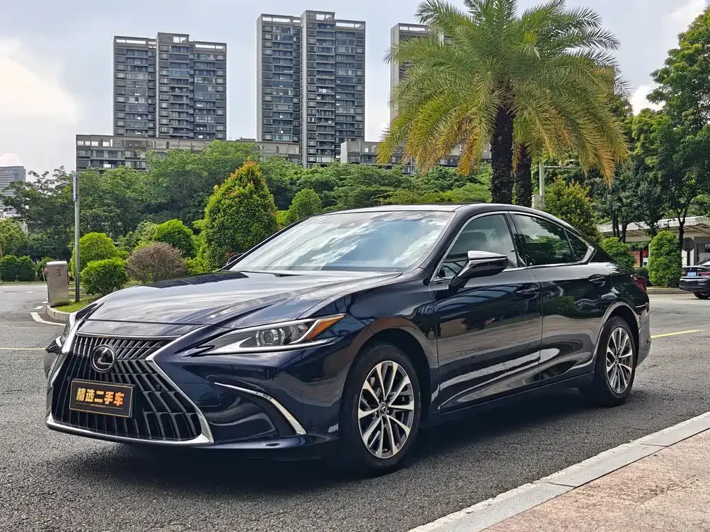 Lexus ES — фото 1