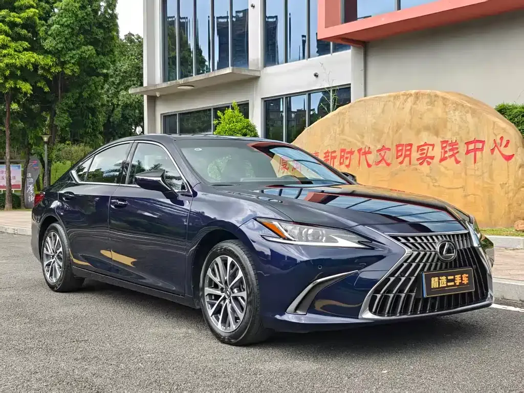 Lexus ES — фото 8