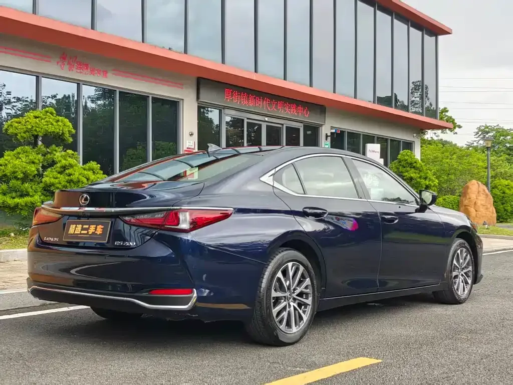 Lexus ES — фото 3