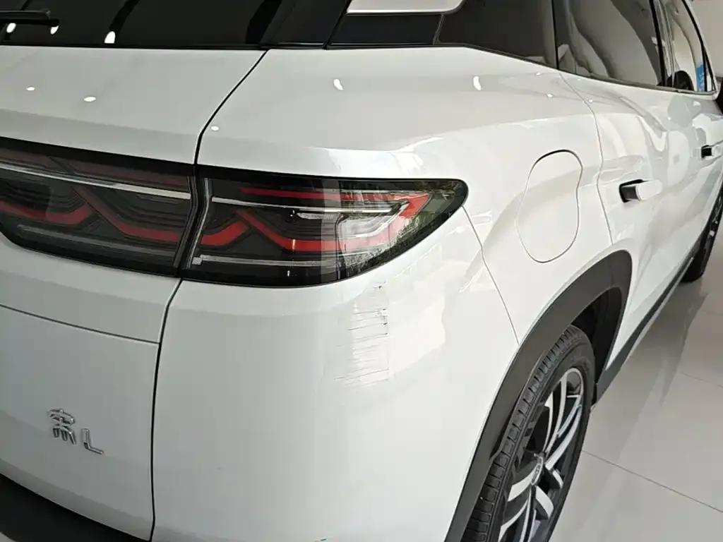 BYD L DM-i — фото 2