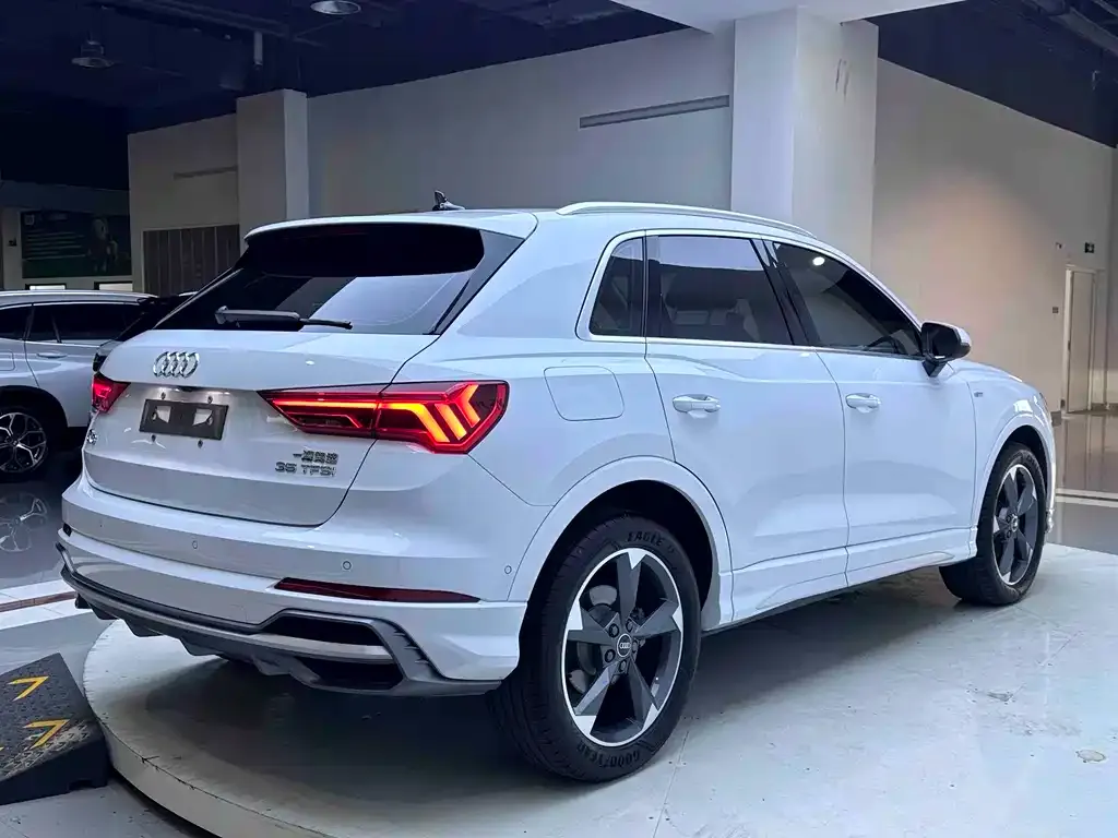 Audi Q3 — фото 9