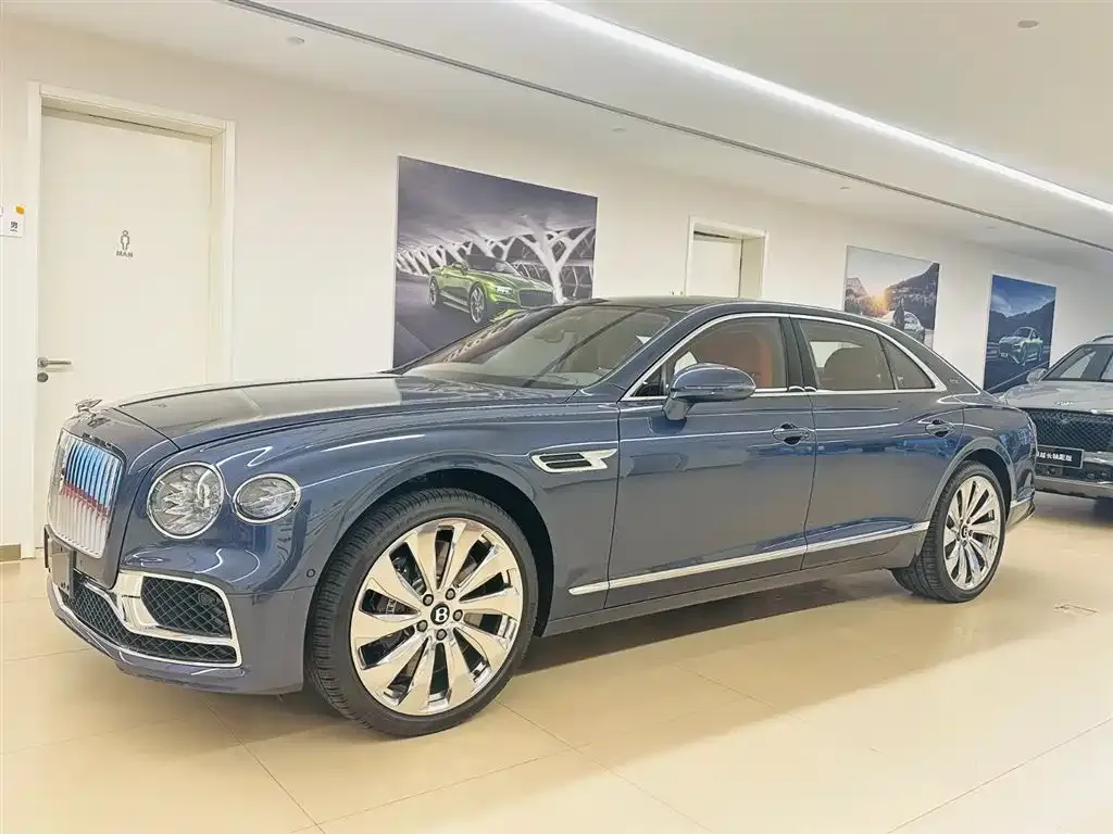 Bentley Flying Spur — фото 1