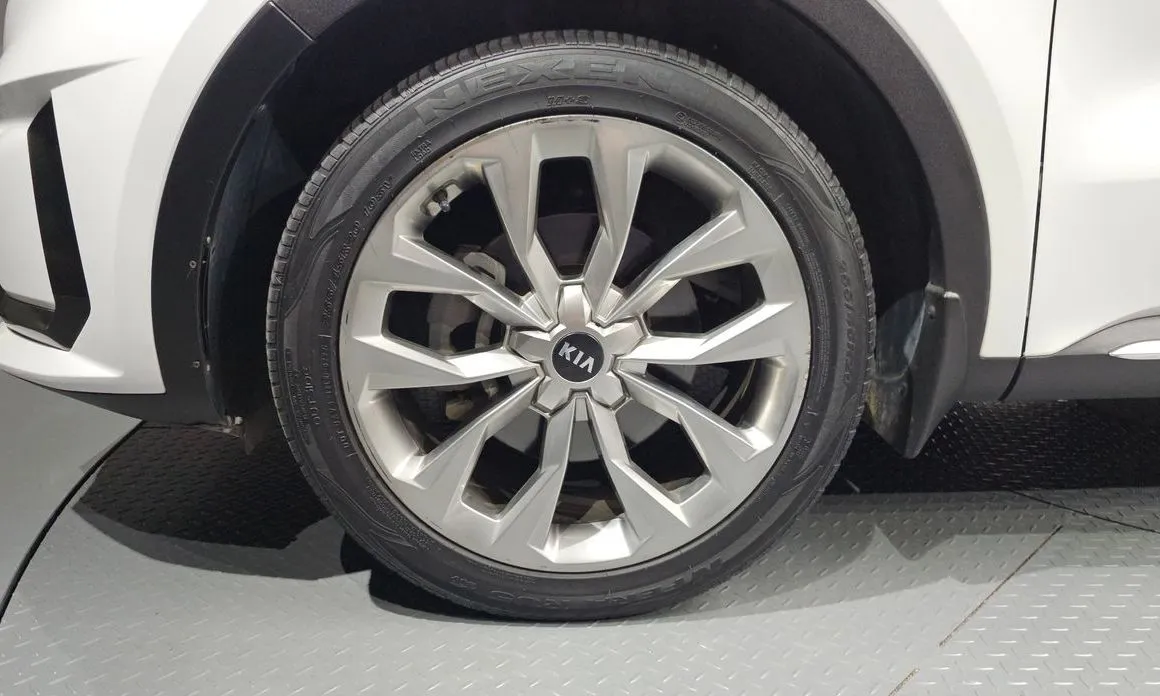 Kia Sorento — фото 5
