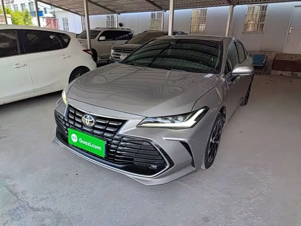 Toyota Avalon — фото 1
