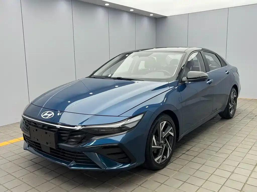 Hyundai Elantra — фото 1