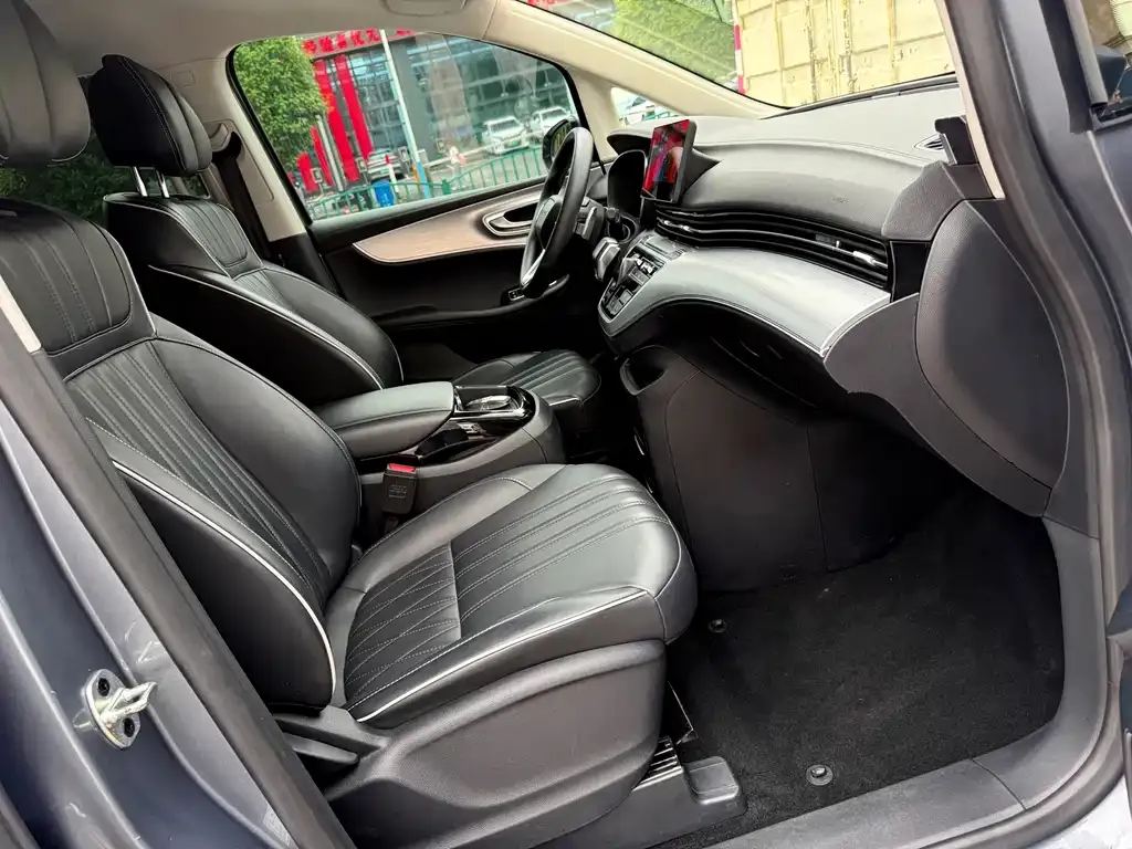 Roewe iMAX8 — фото 9