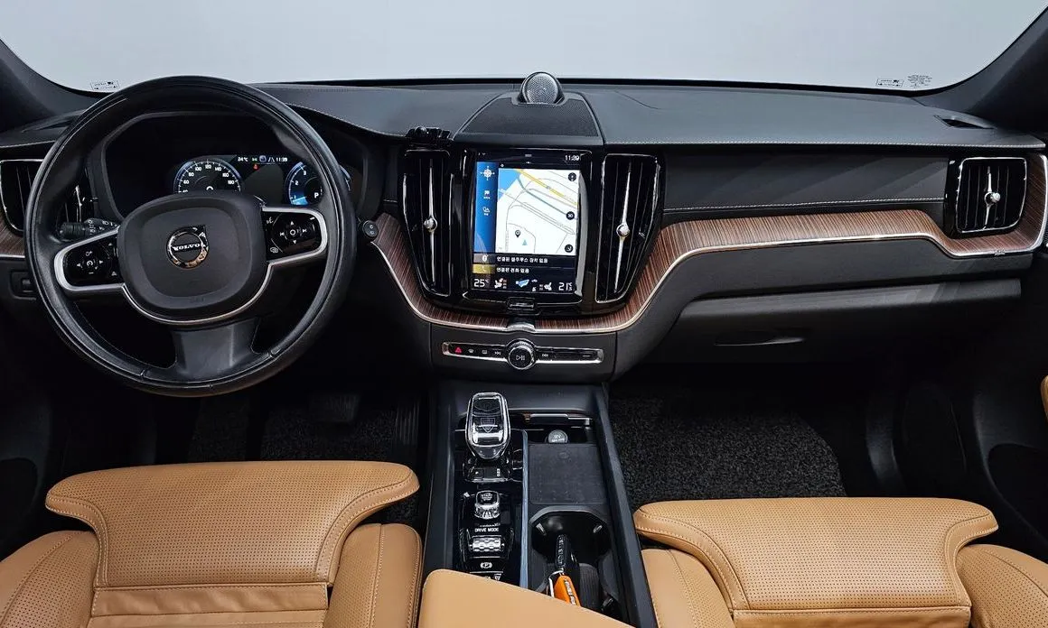 Volvo XC60 — фото 10
