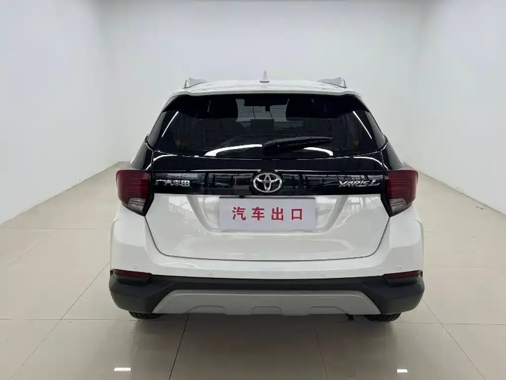 Toyota Yaris L — фото 4