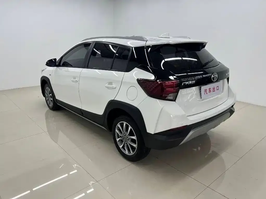 Toyota Yaris L — фото 2