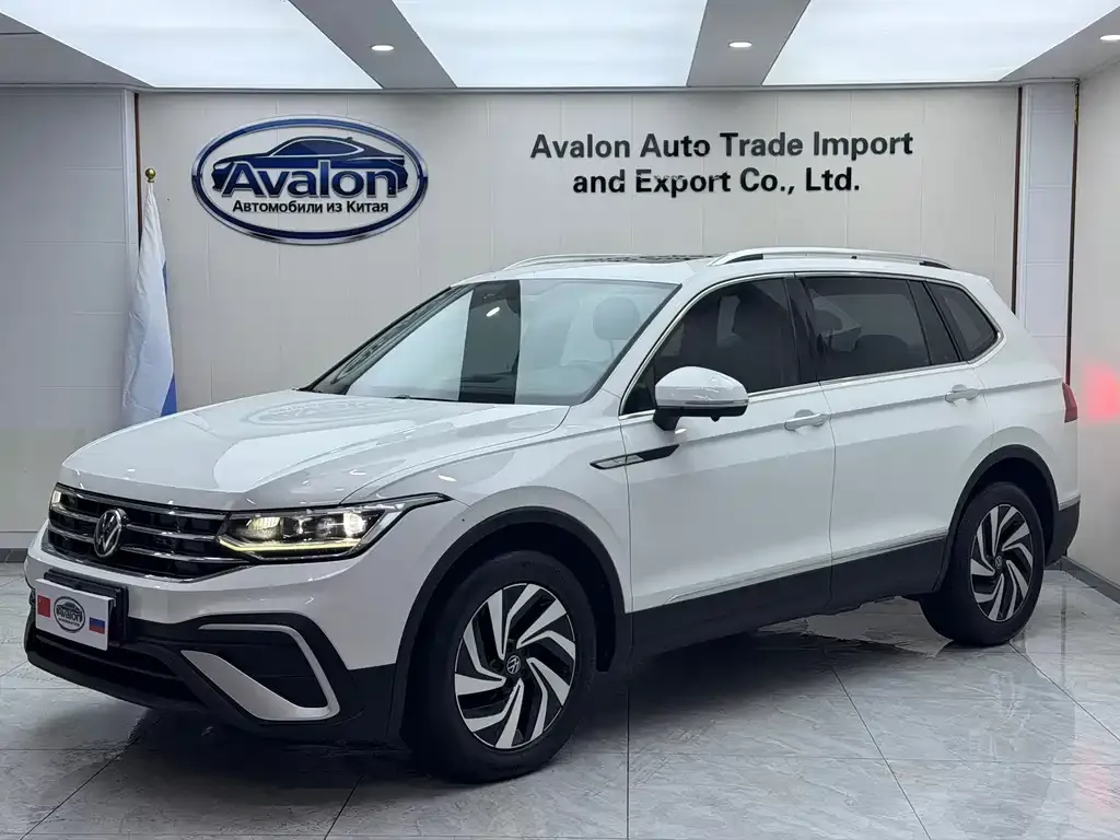Volkswagen Tiguan L — фото 1