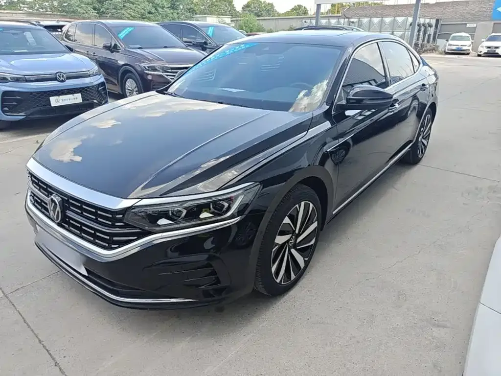 Volkswagen Passat — фото 1