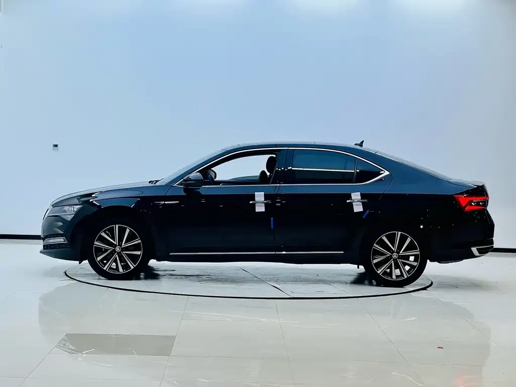 Skoda Superb — фото 5