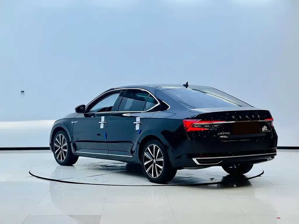 Skoda Superb — фото 2