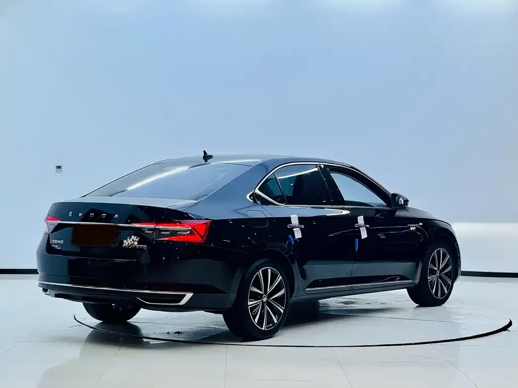 Skoda Superb — фото 4